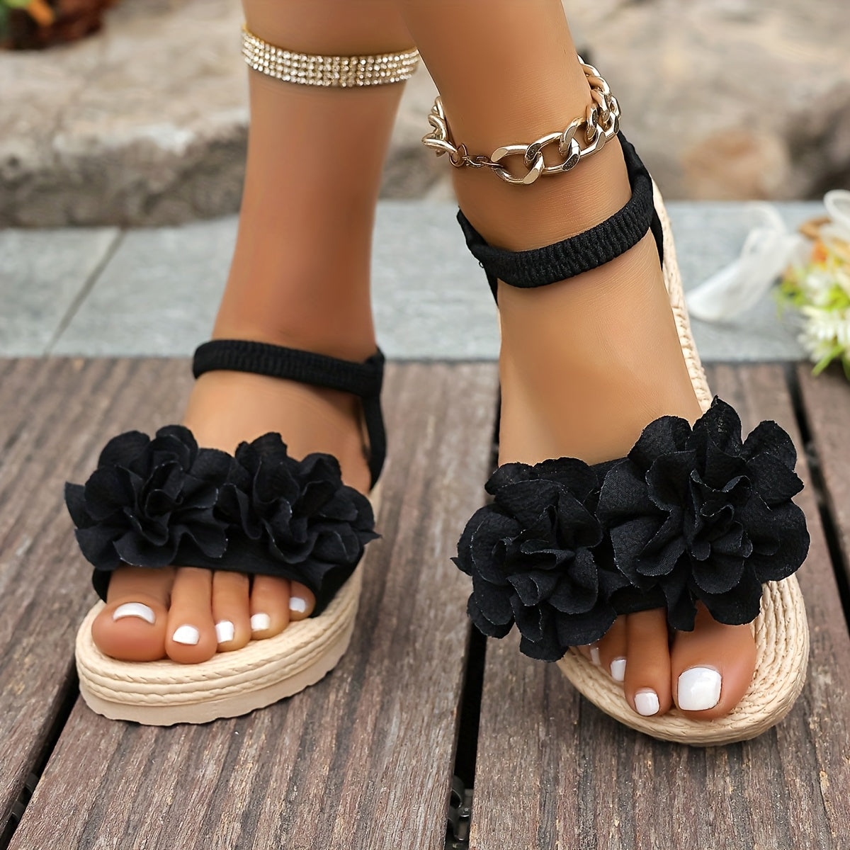 New Summer Floral Sandals for Women in a European And American Style, Comfortable, Non-Slip, Casual, And Fashionable for Outdoor Wear.
