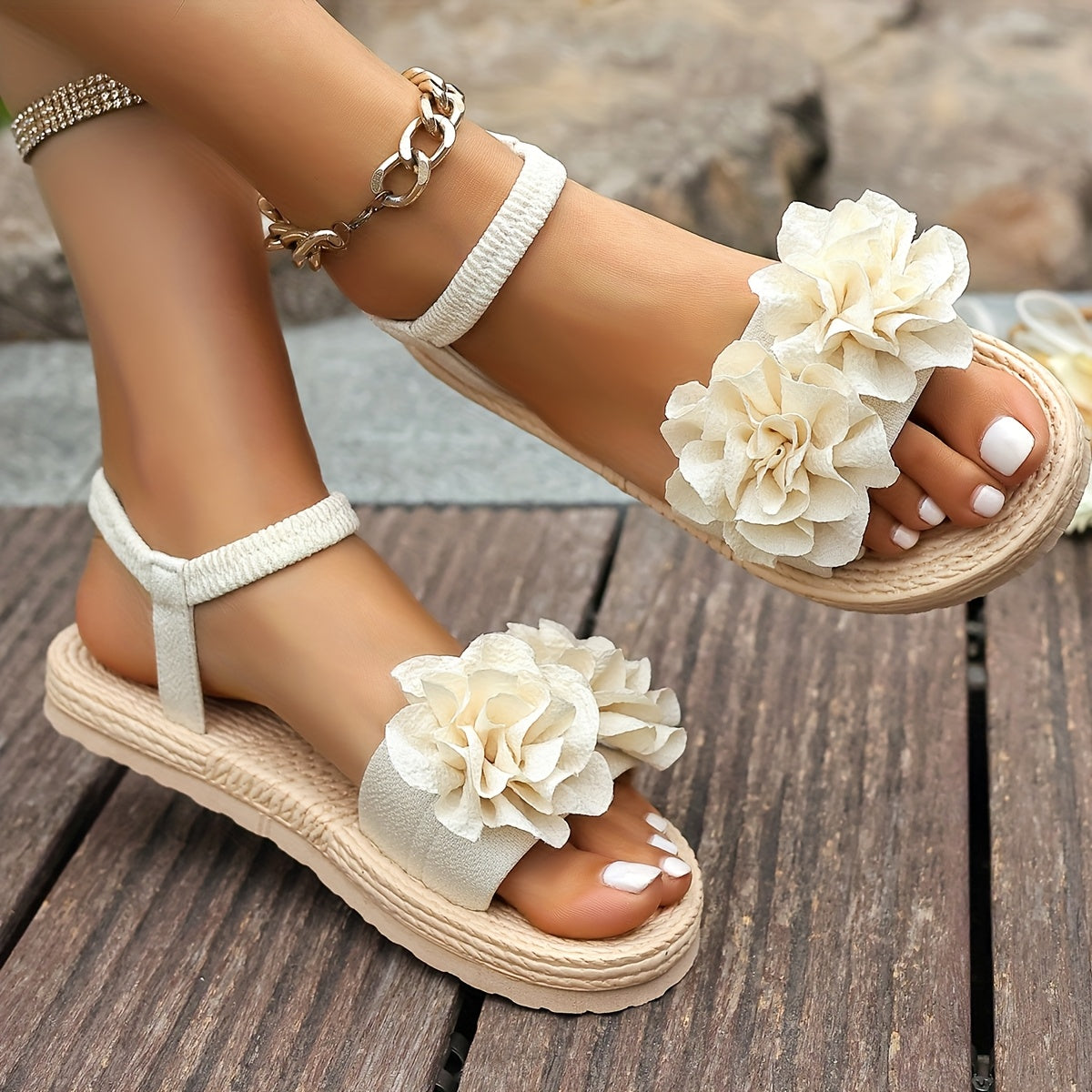 New Summer Floral Sandals for Women in a European And American Style, Comfortable, Non-Slip, Casual, And Fashionable for Outdoor Wear.