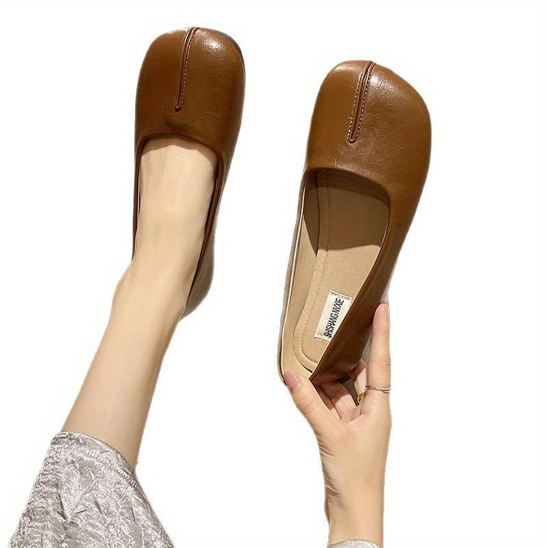 Women's Slip-On Loafers - Slip-On Convenience, Cushioned PU\u002FRubber Sole for All-Day Comfort - Tan\u002F, Everyday & Formal Events - Easy-Clean Women's Flats, Casual Footwear, Sleek Slipons, Soft Material, Lightweight Shoes, Office Wear